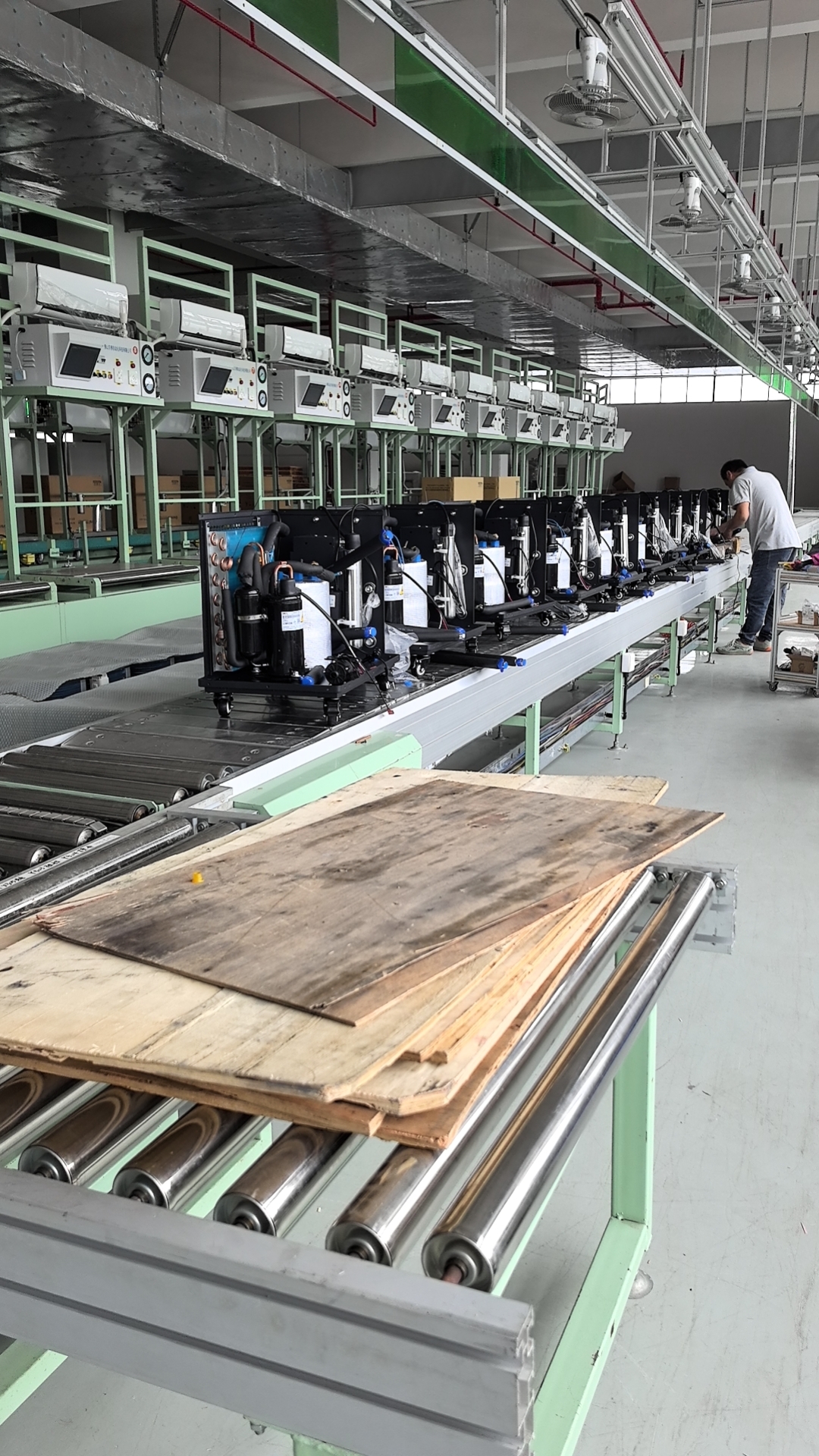 Labor diei in productio linea-teloneariorum est prima