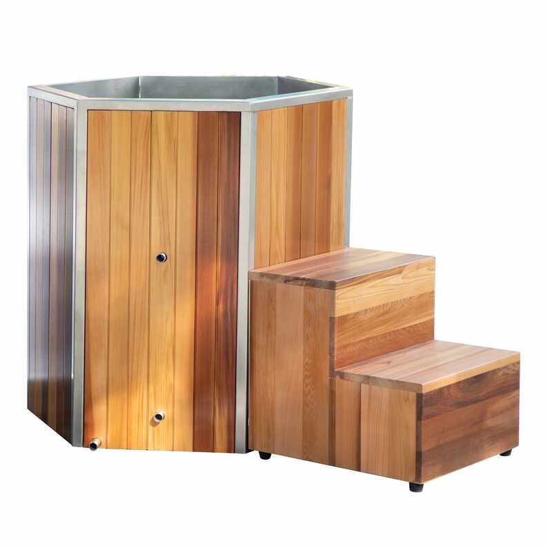 Cedar Cold demittito Tub cum Access Step Cedar Cold demittito Tub cum Access Step